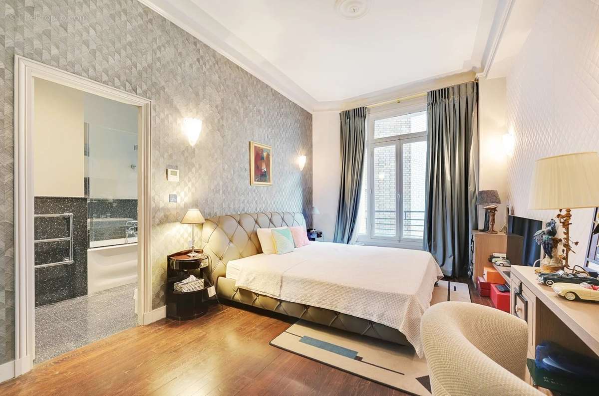 Appartement à PARIS-7E