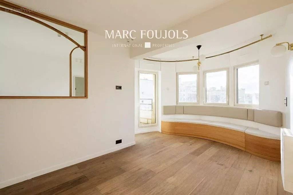 Appartement à PARIS-16E