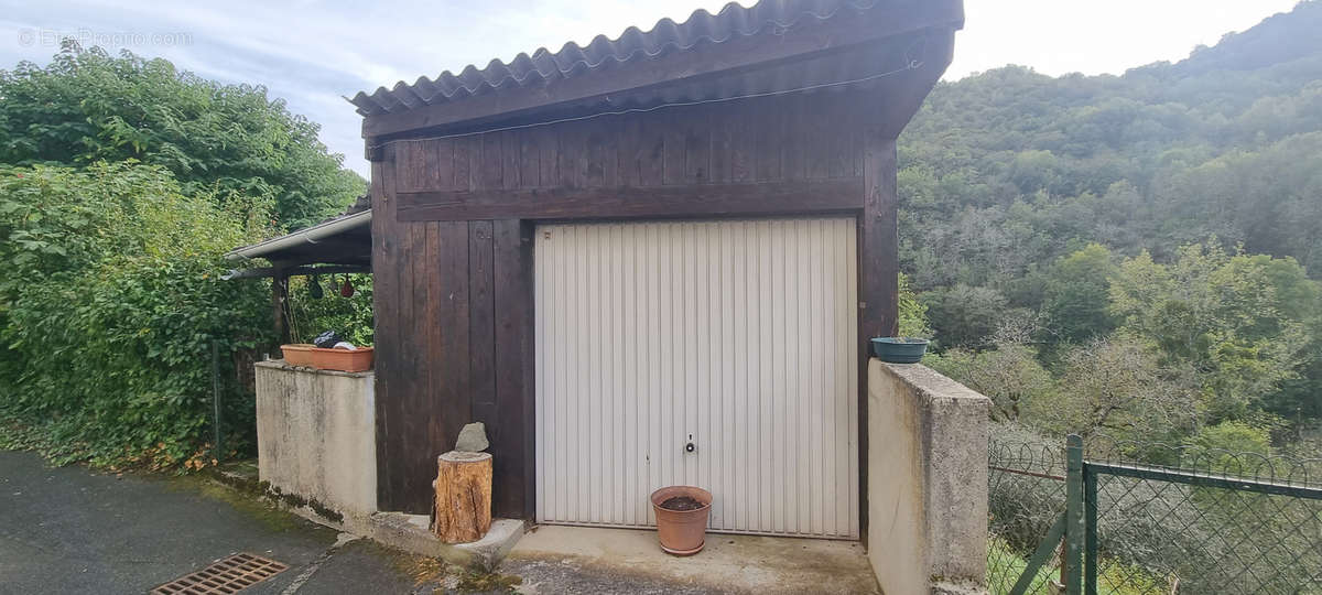 Maison à ENTRAYGUES-SUR-TRUYERE