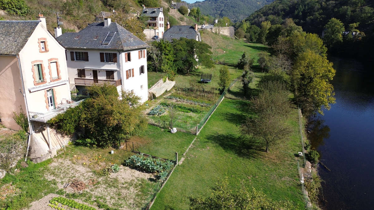 Maison à ENTRAYGUES-SUR-TRUYERE