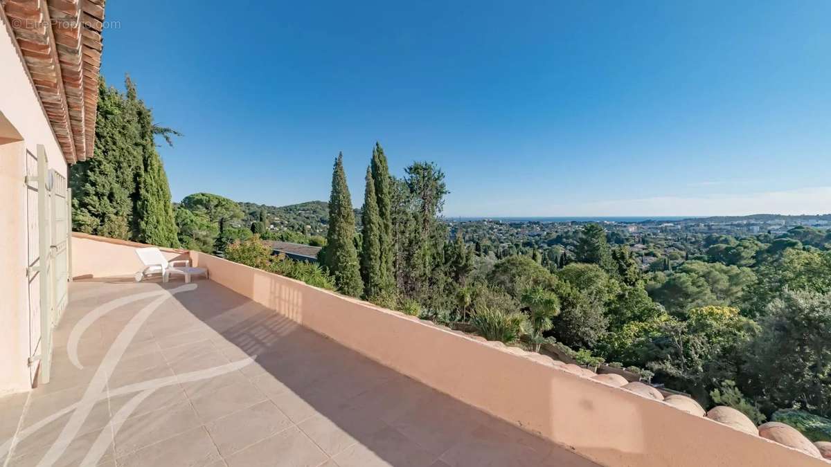 Maison à MOUGINS