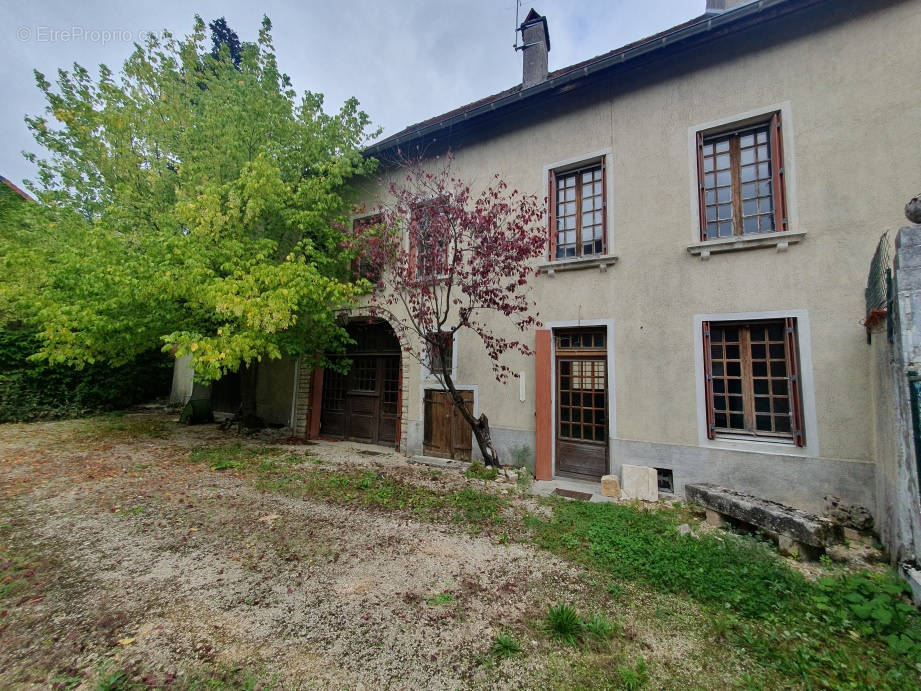 Maison à LOCHES-SUR-OURCE