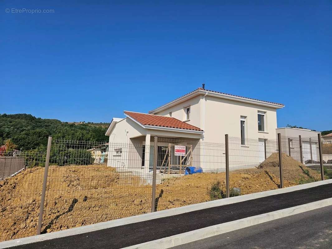 Maison à SAINT-UZE