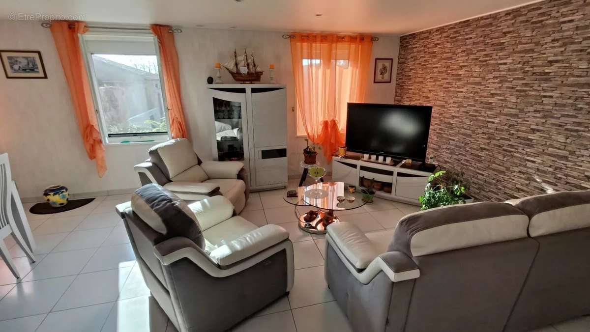 Appartement à PONT-DE-VAUX