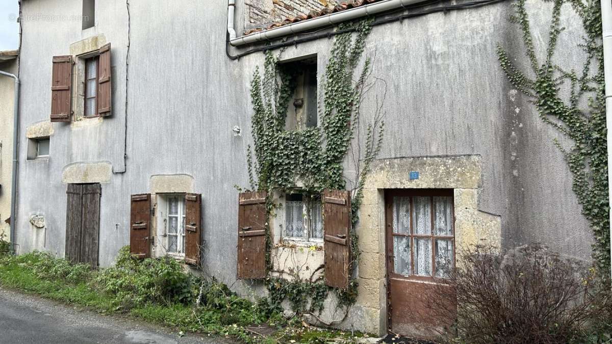 Façade sud ouest - Maison à BLANZAY-SUR-BOUTONNE