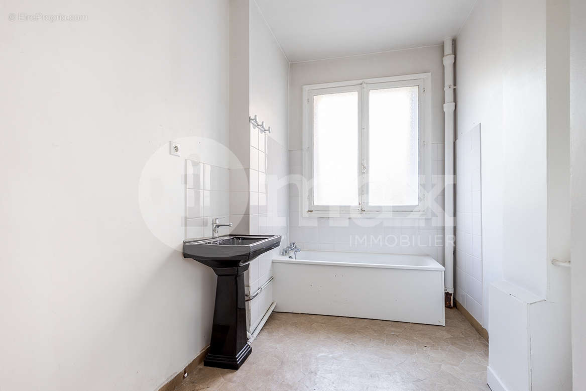 Appartement à COURBEVOIE