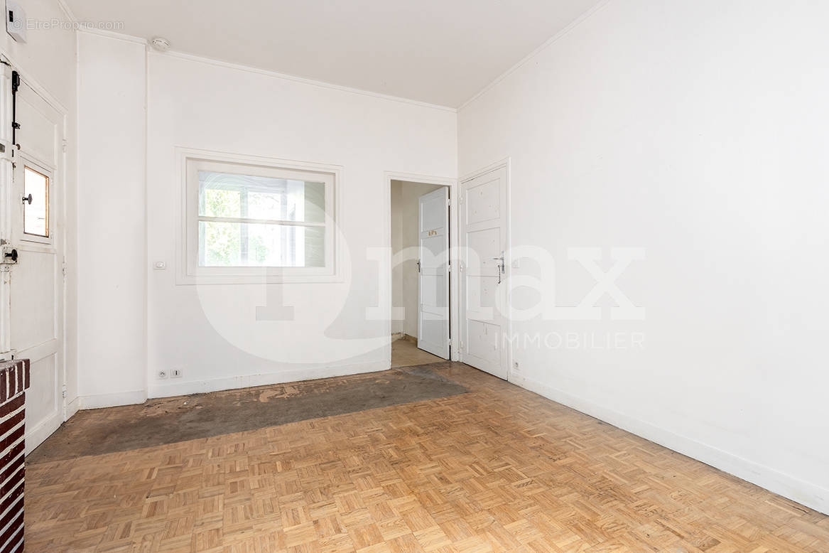 Appartement à COURBEVOIE