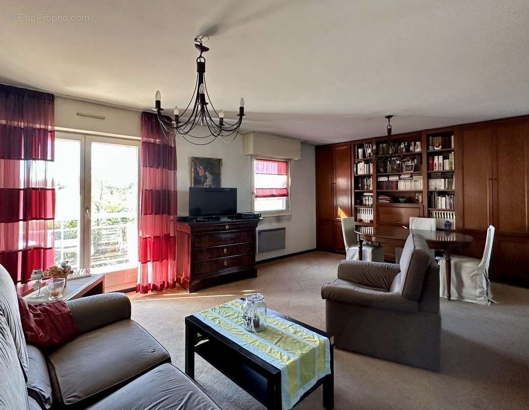 Le salon-séjour - Appartement à STRASBOURG