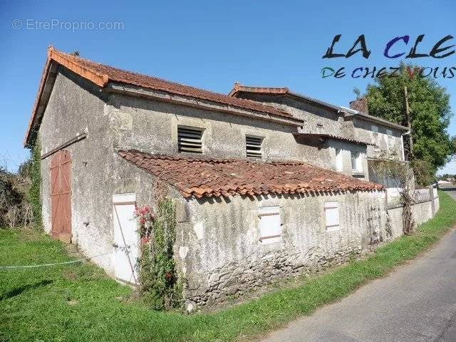 Maison à LA CHAPELLE-THIREUIL