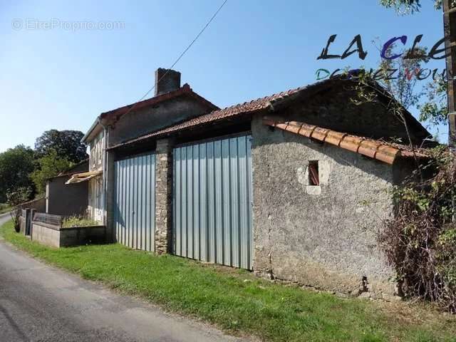 Maison à LA CHAPELLE-THIREUIL