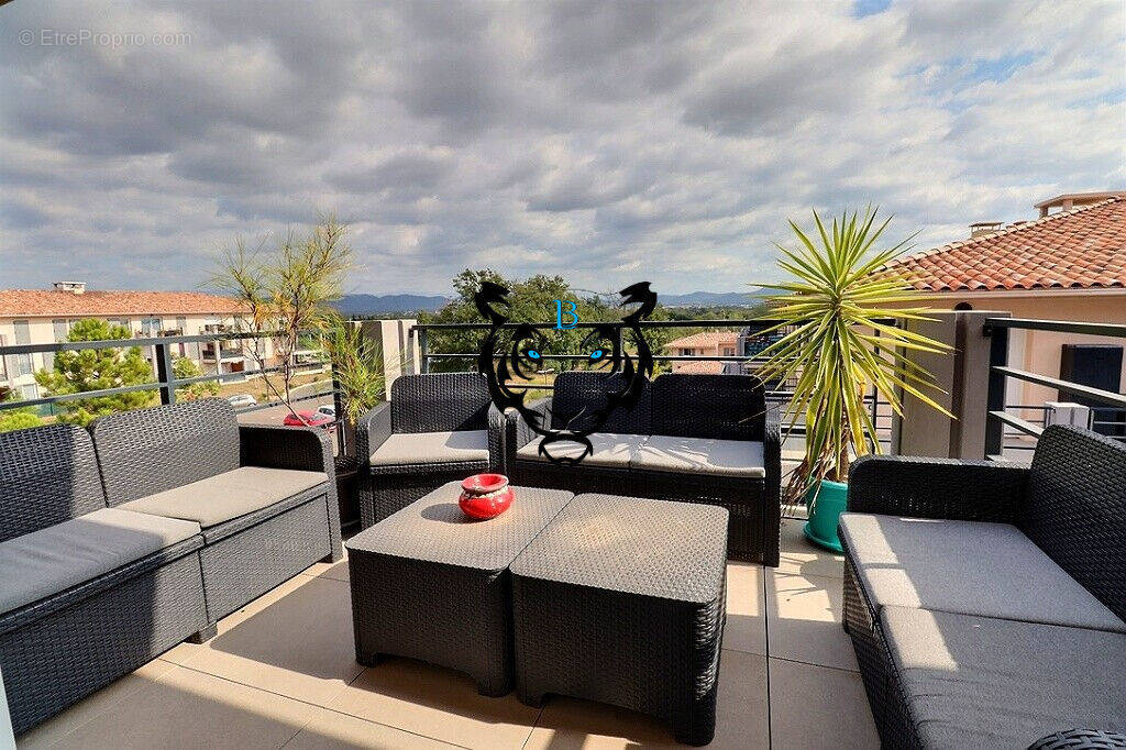 Appartement à ROQUEBRUNE-SUR-ARGENS