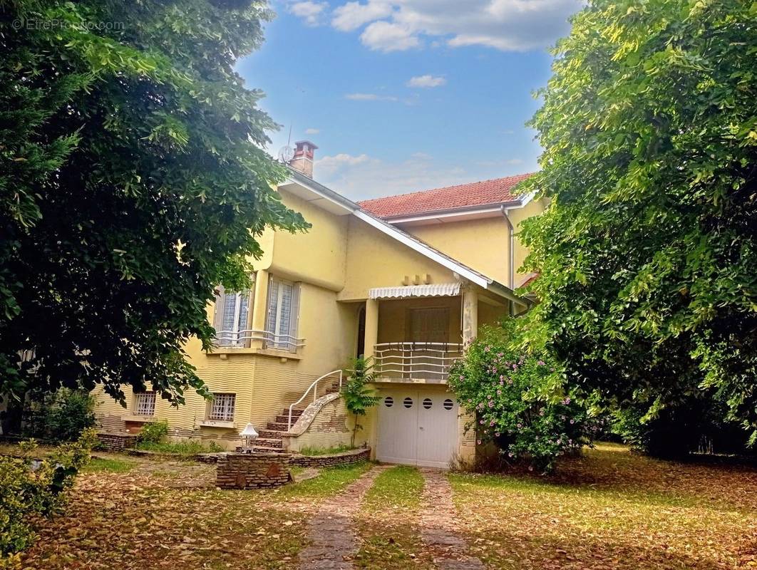 Maison à POUILLY-SOUS-CHARLIEU