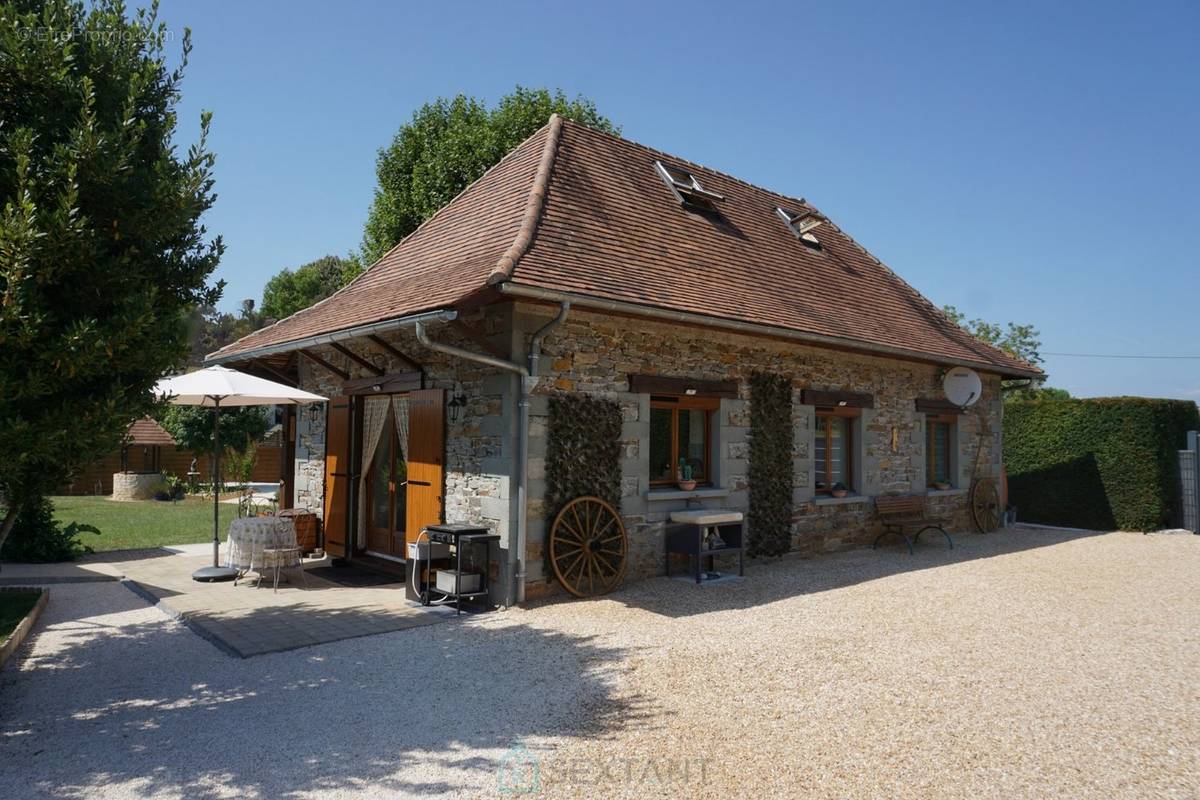 Maison à SAINT-FRONT-LA-RIVIERE