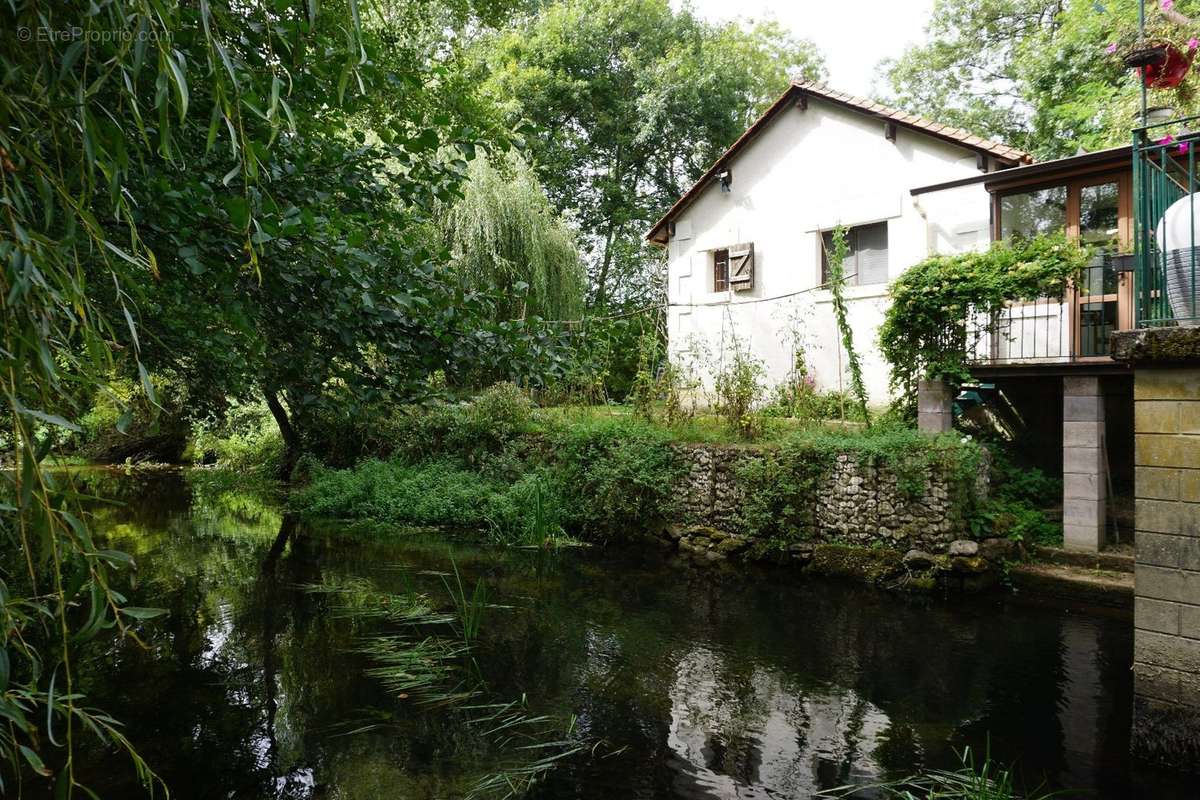 Maison à CHAMPAGNAC-DE-BELAIR