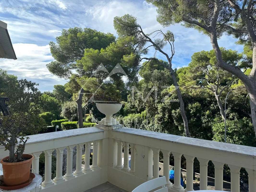 Appartement à ROQUEBRUNE-CAP-MARTIN