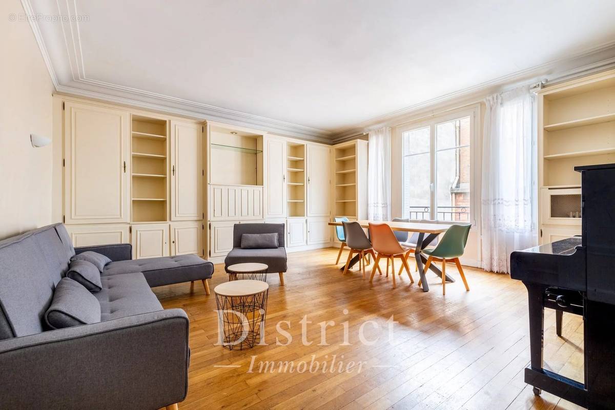 Appartement à PARIS-16E