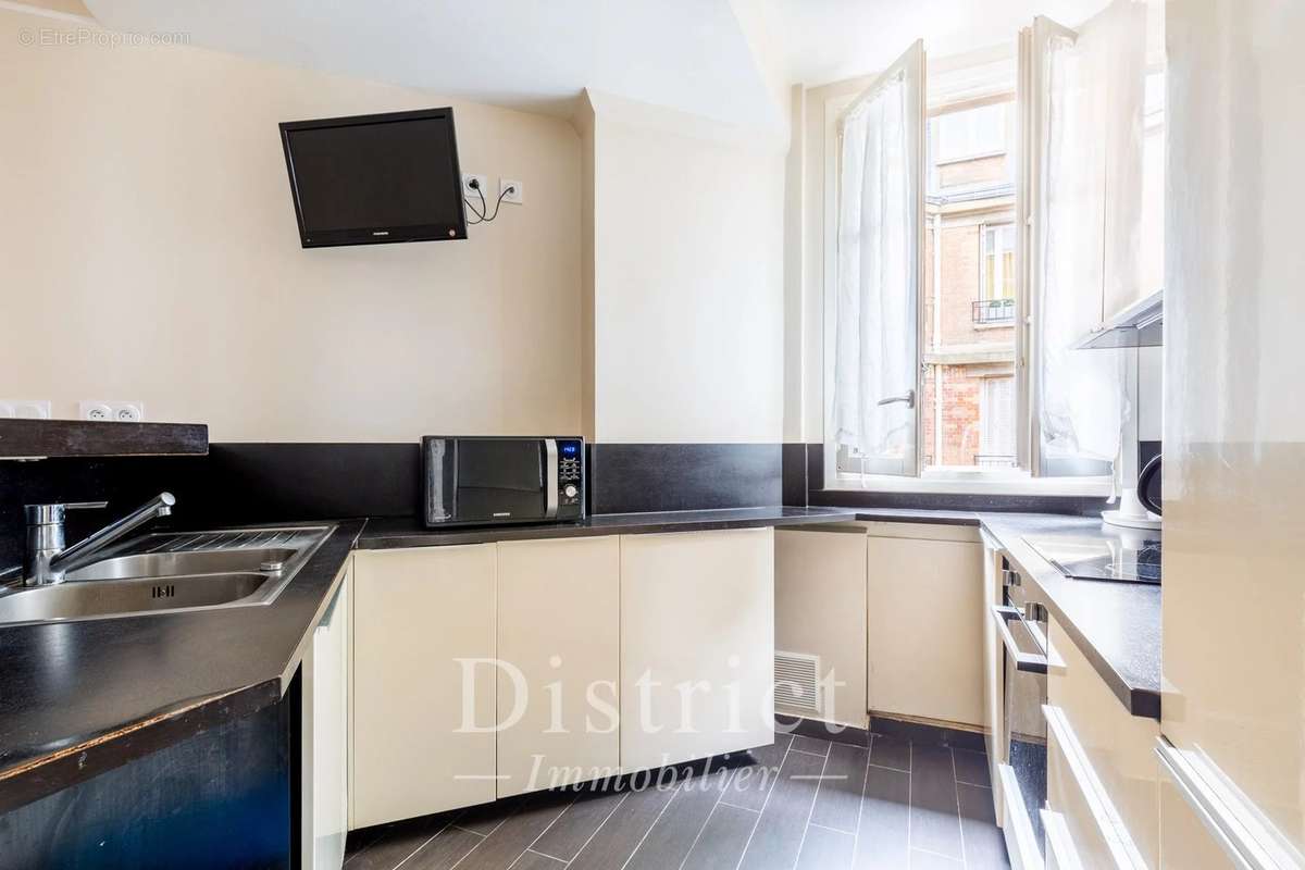 Appartement à PARIS-16E