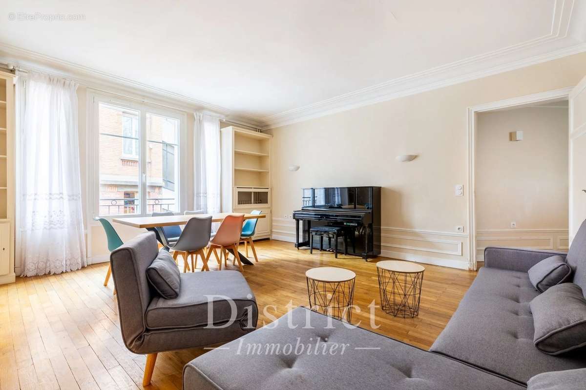 Appartement à PARIS-16E