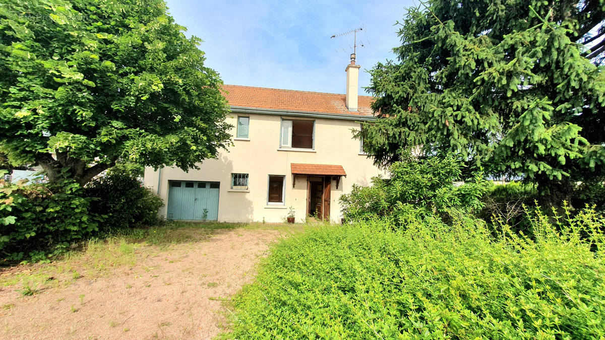 Maison à YZEURE