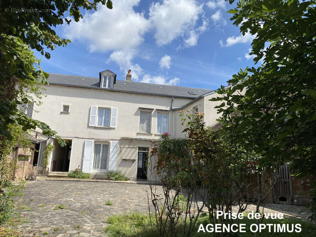 Maison à MONTEREAU-FAULT-YONNE