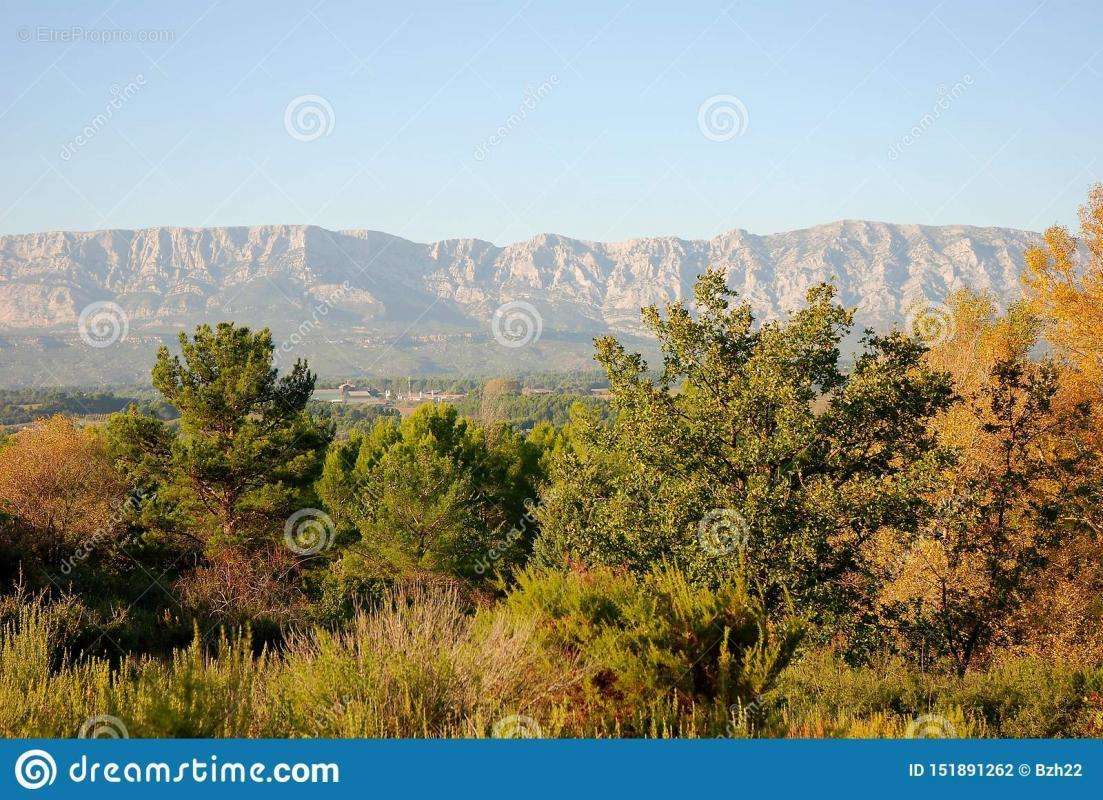 Terrain à SAINT-MAXIMIN-LA-SAINTE-BAUME