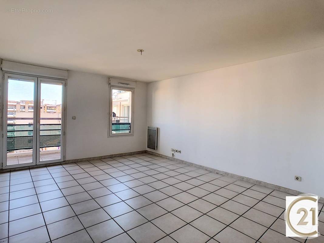 Appartement à MARSEILLE-4E