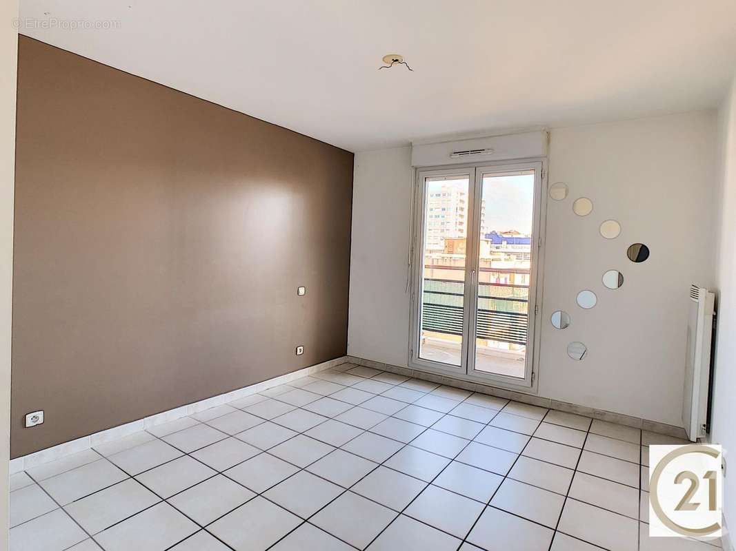 Appartement à MARSEILLE-4E