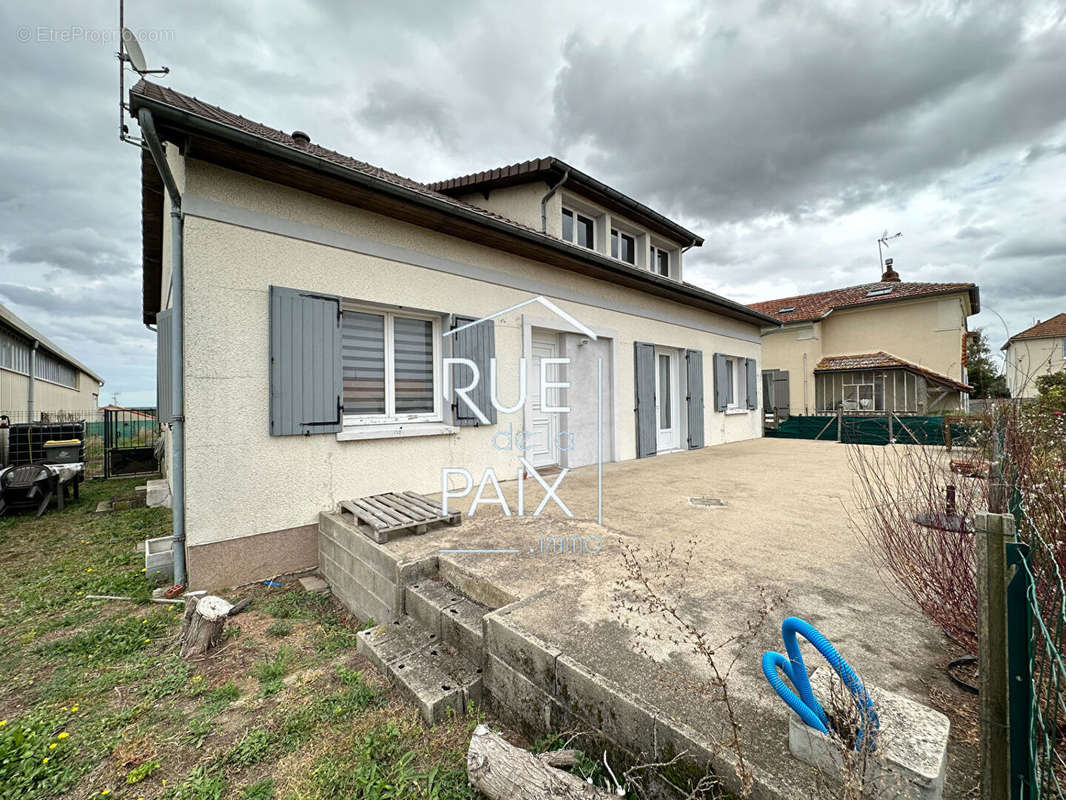 Maison à LES TROIS-MOUTIERS