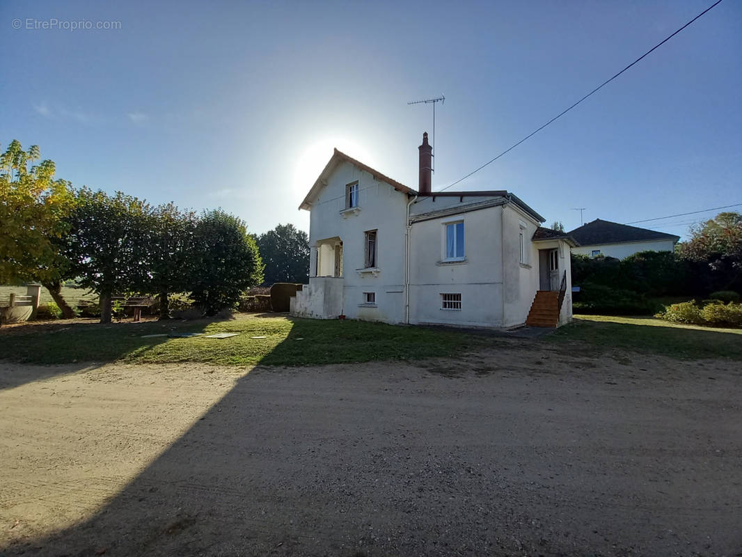 Maison à COSSAYE