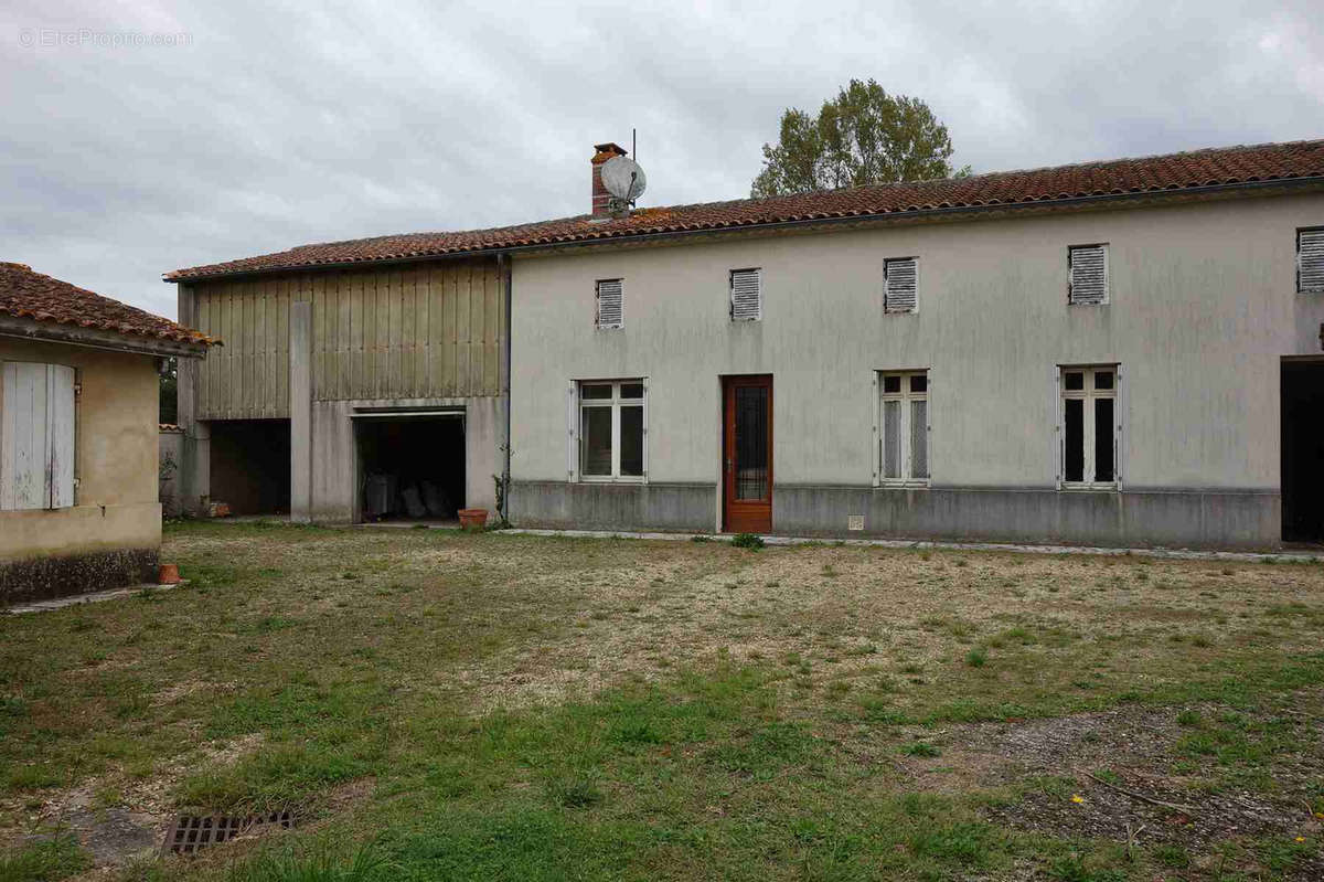 Maison à REIGNAC