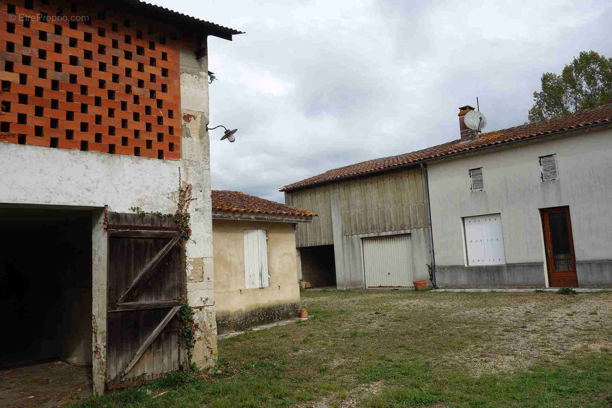 Maison à REIGNAC