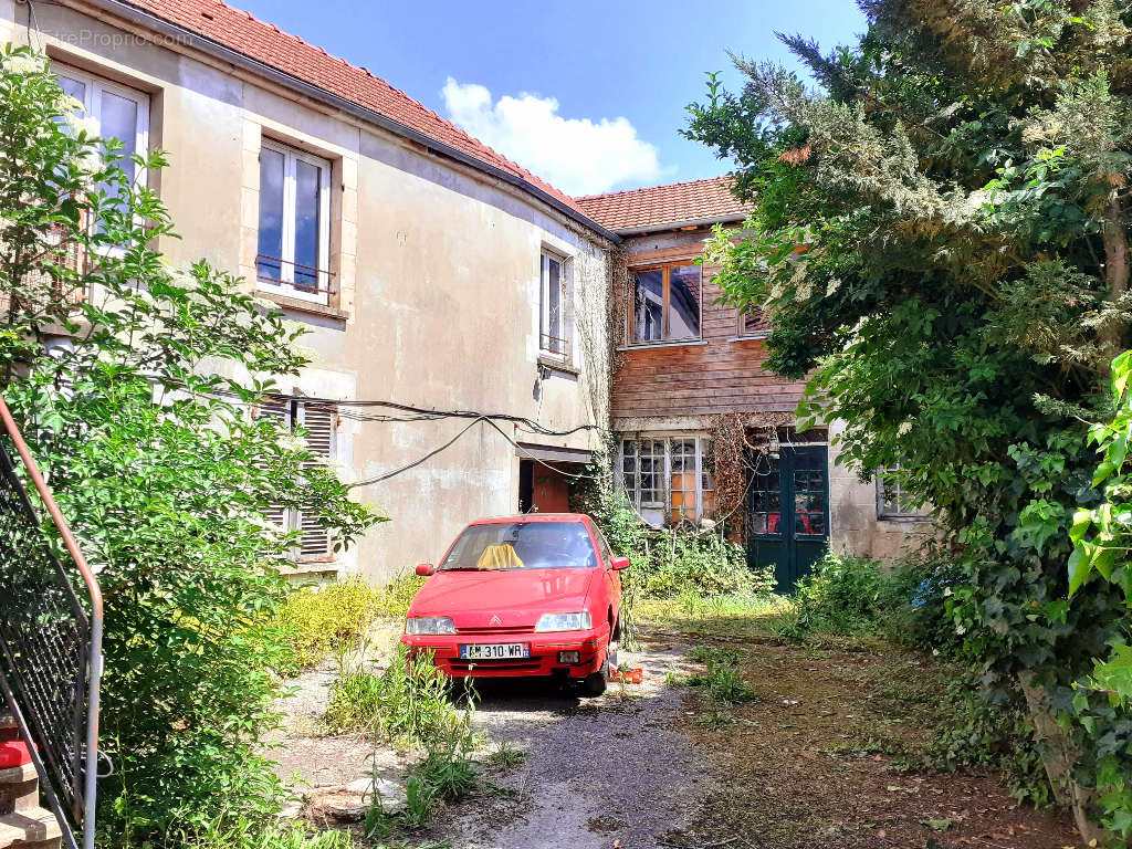 Maison à GY-L&#039;EVEQUE