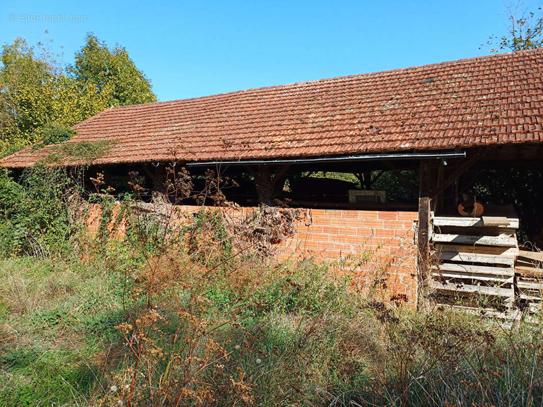 Parking à BAGNAC-SUR-CELE