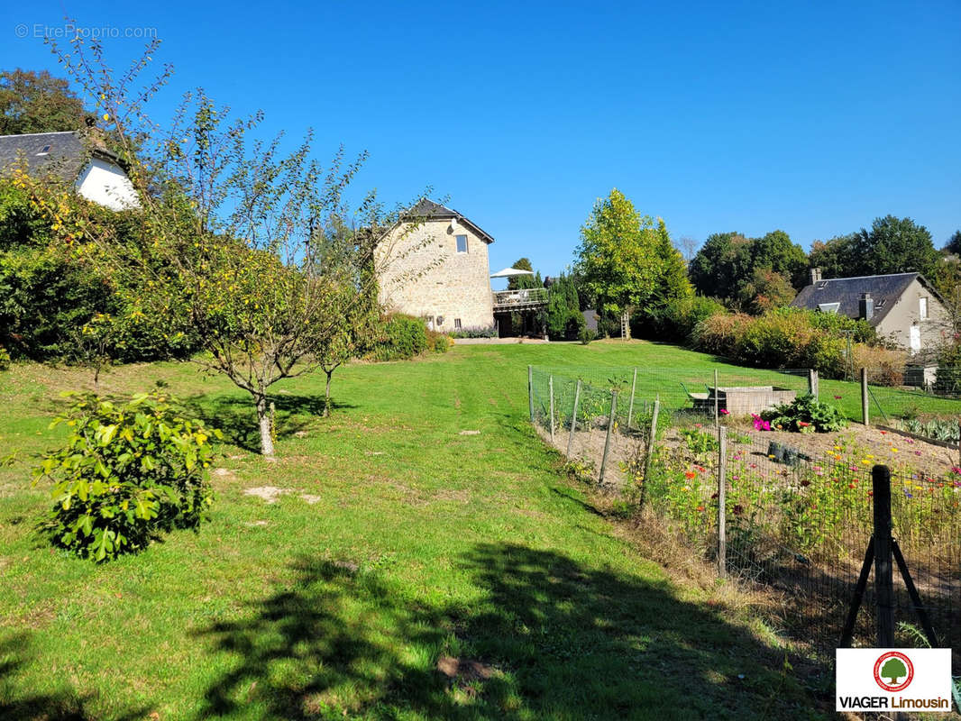 Maison à MONTAIGNAC-SAINT-HIPPOLYTE