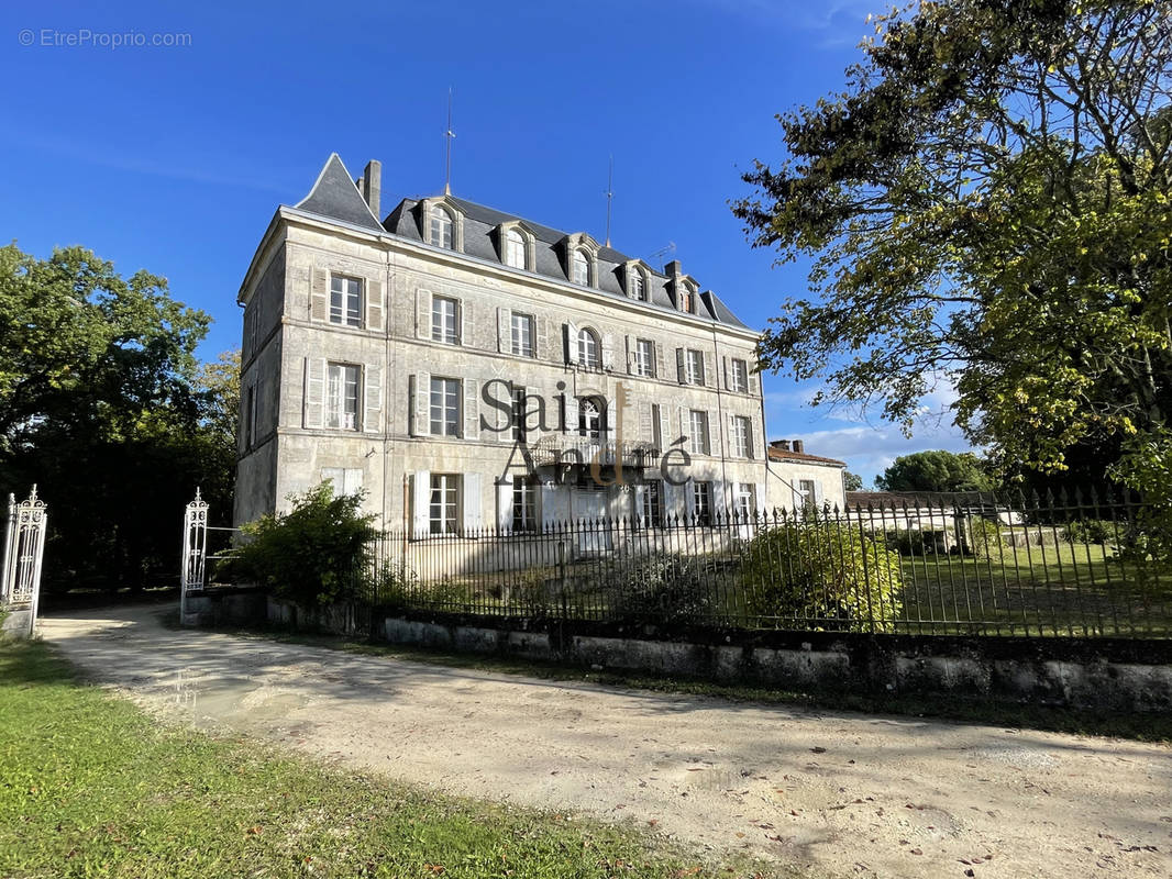 Maison à GENSAC-LA-PALLUE