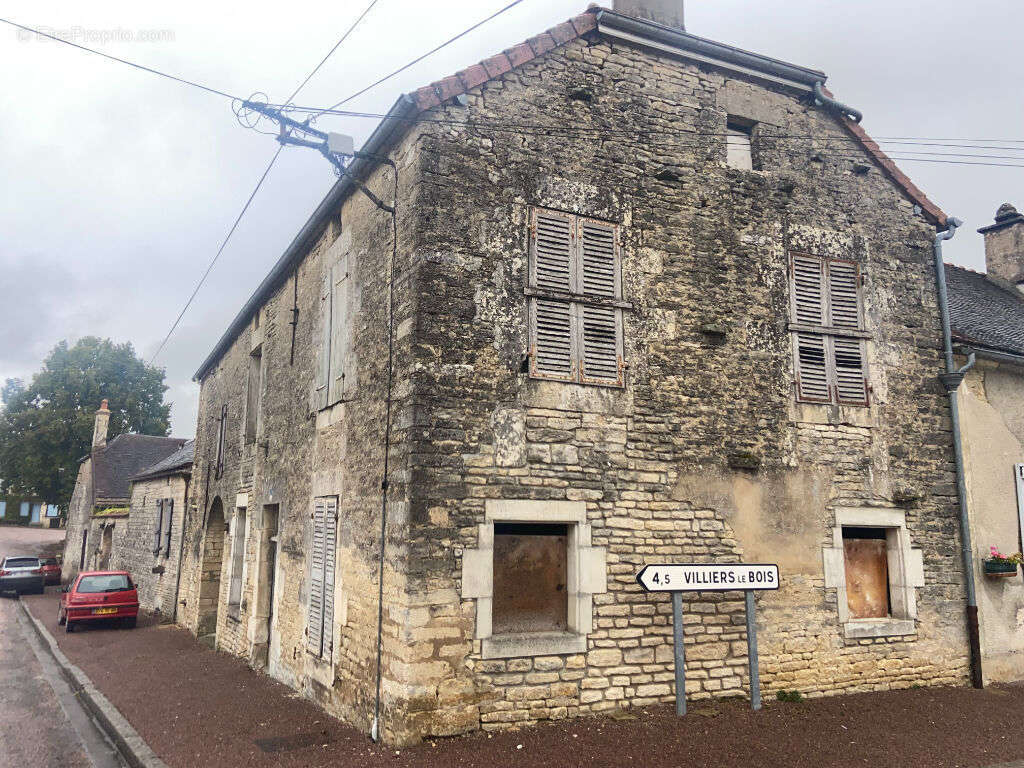 Maison à ARTHONNAY