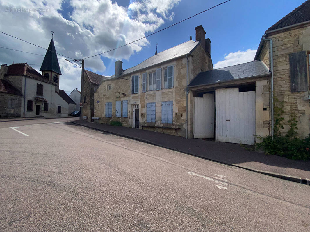 Maison à ARTHONNAY