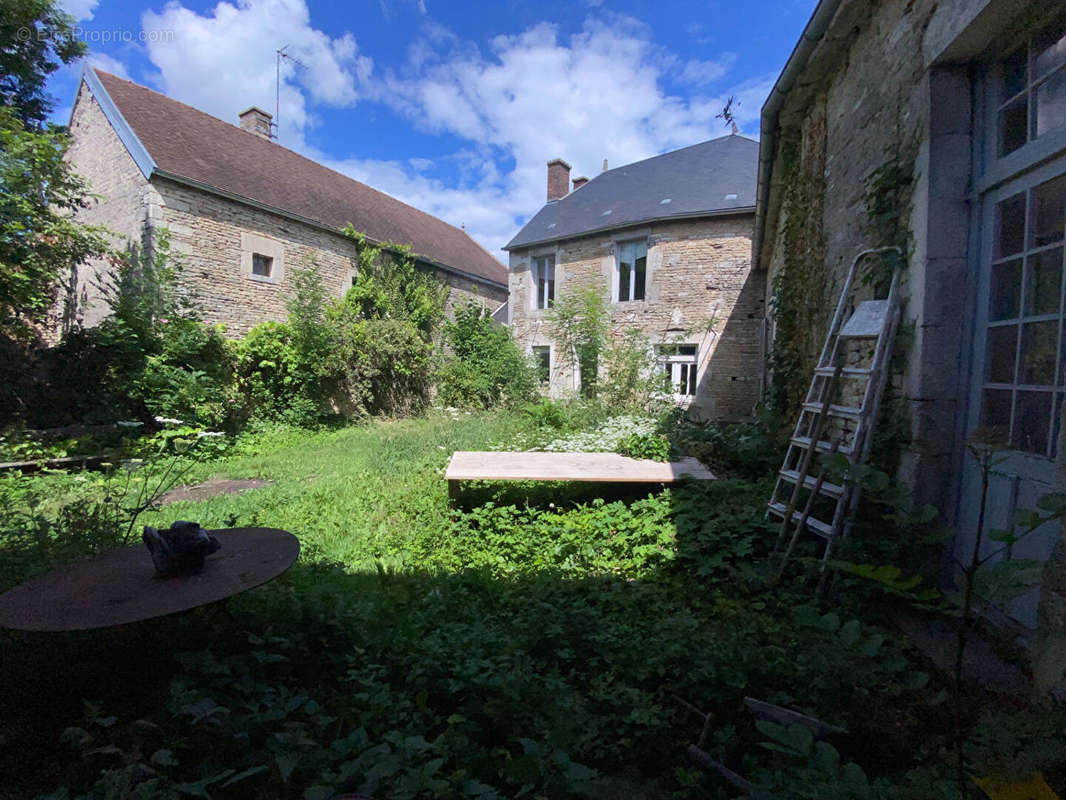 Maison à ARTHONNAY