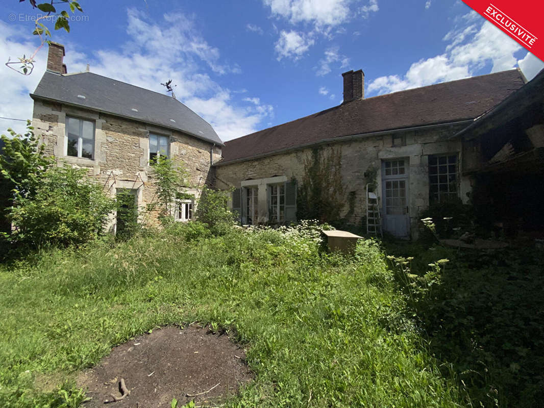 Maison à ARTHONNAY