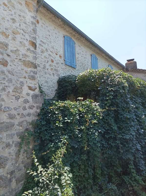 Maison à AGONES