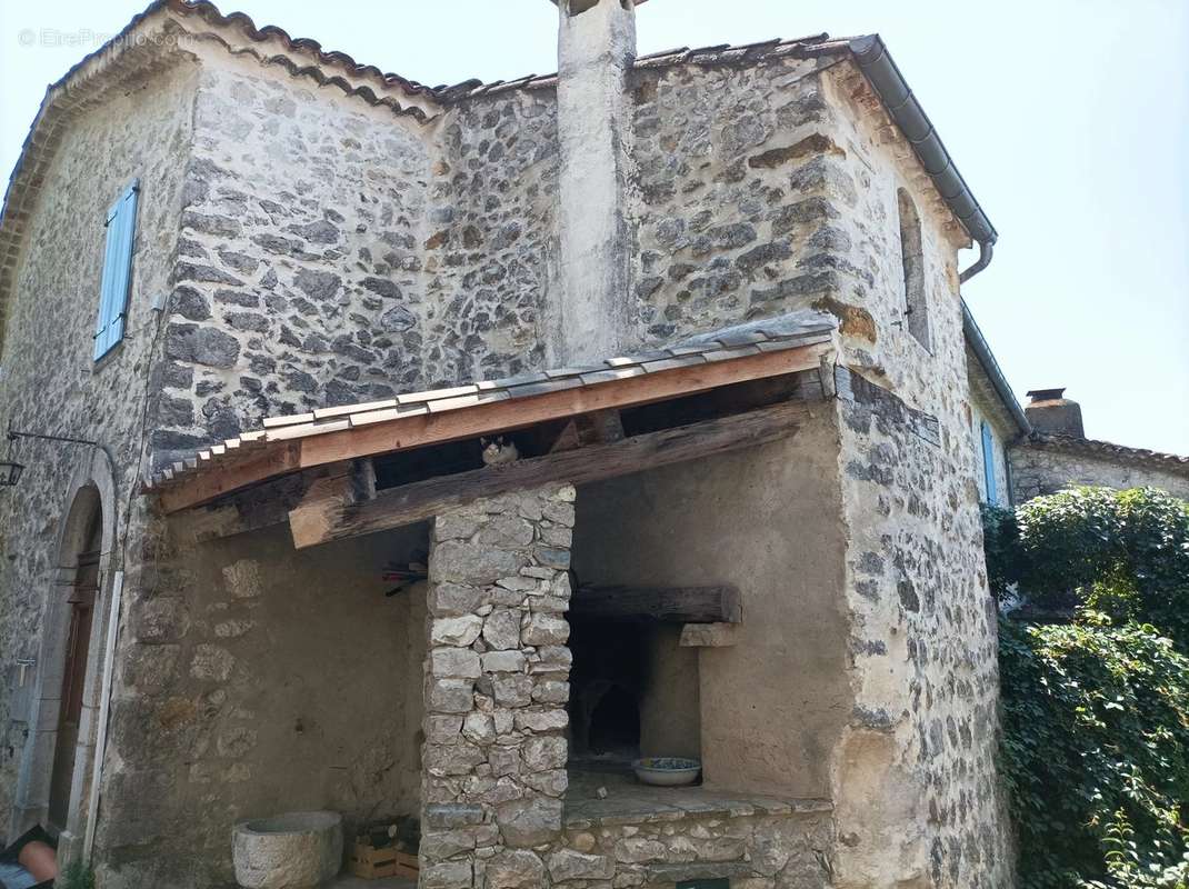 Maison à AGONES