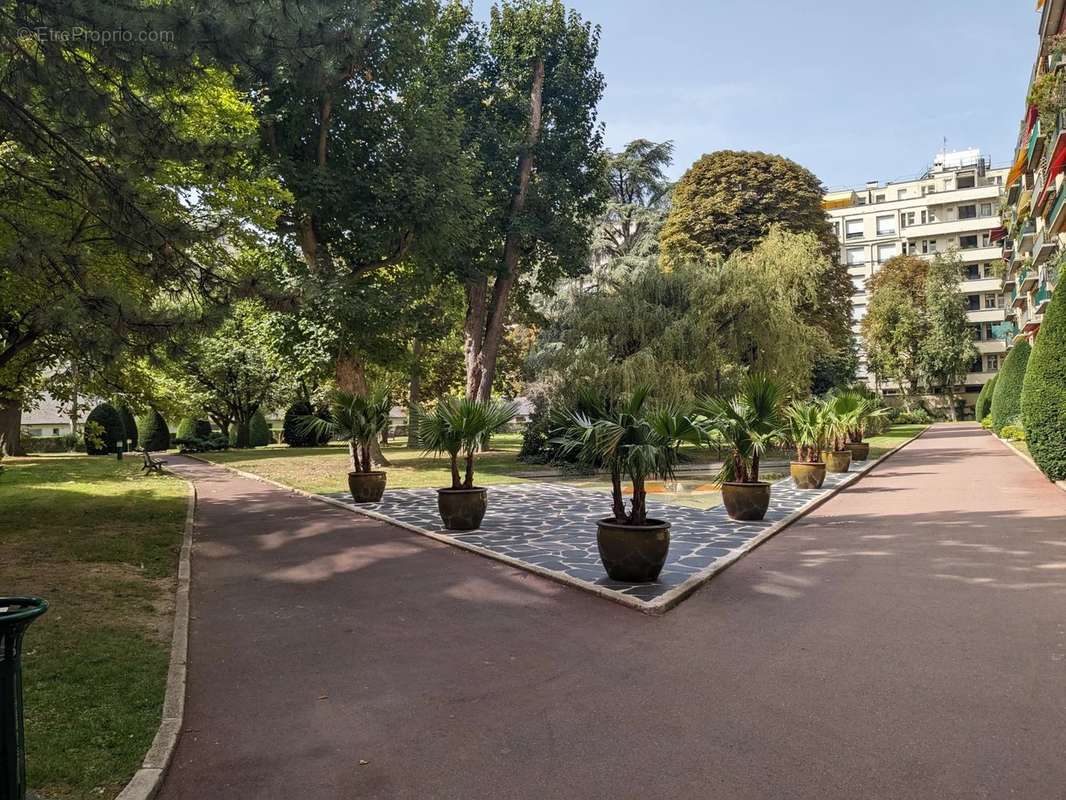 Appartement à NEUILLY-SUR-SEINE