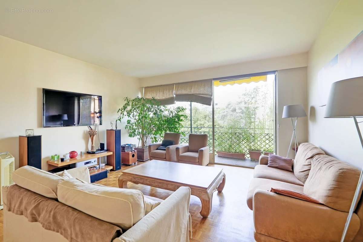 Appartement à NEUILLY-SUR-SEINE