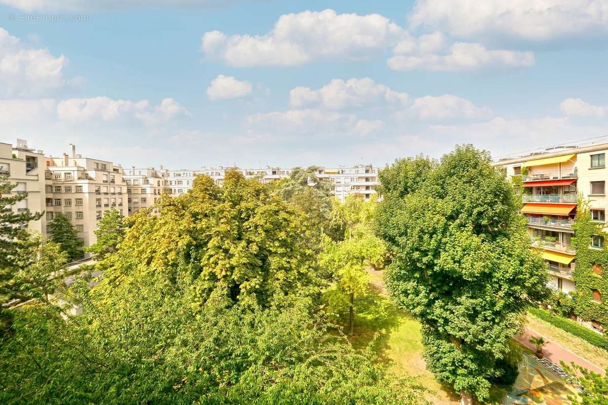 Appartement à NEUILLY-SUR-SEINE