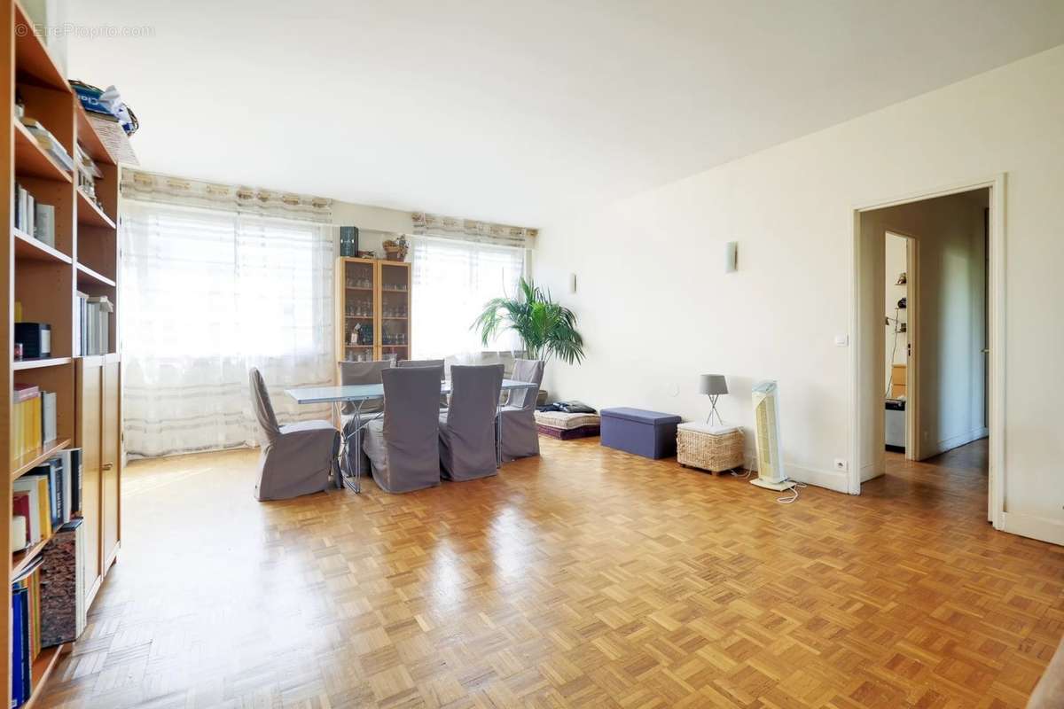 Appartement à NEUILLY-SUR-SEINE