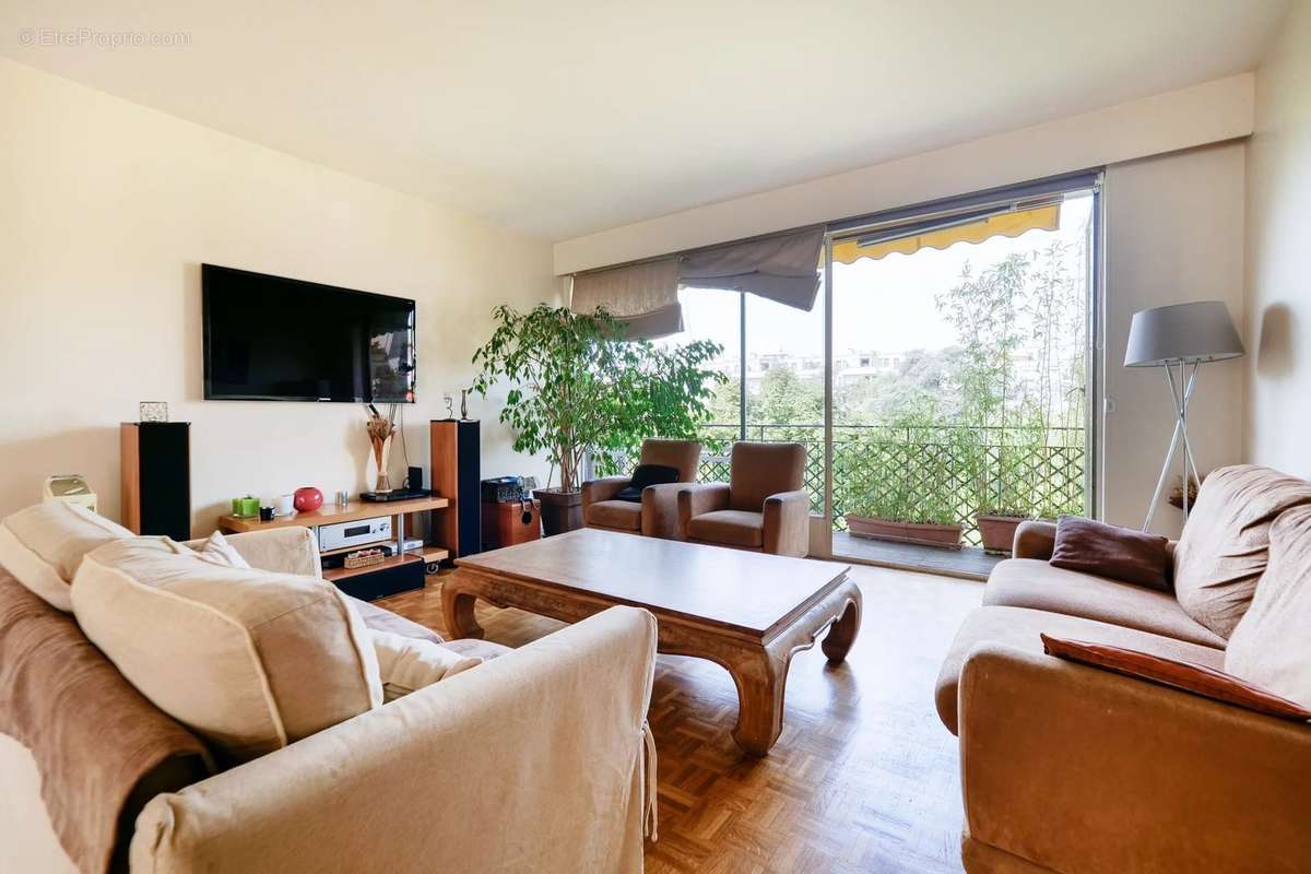 Appartement à NEUILLY-SUR-SEINE