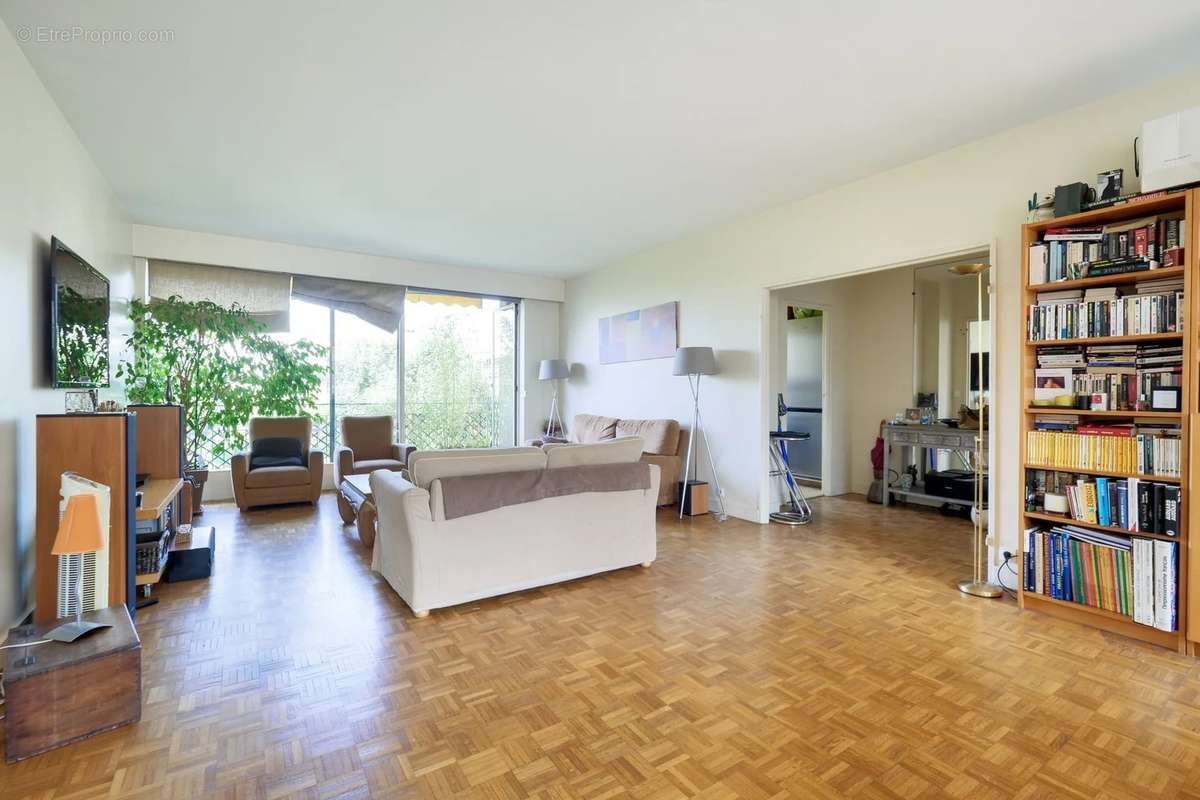 Appartement à NEUILLY-SUR-SEINE