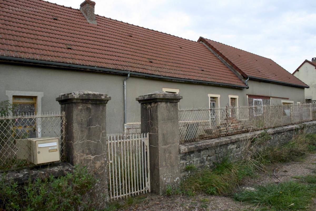 Maison à BAZOLLES