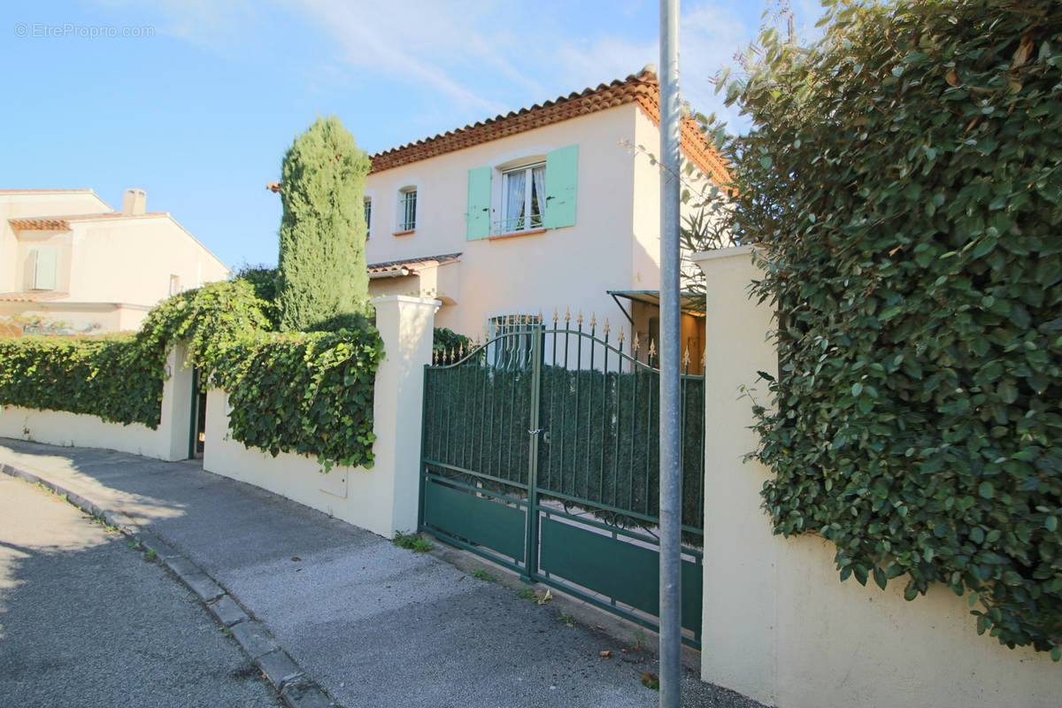 Maison à HYERES