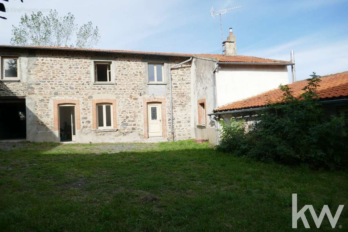 Maison à SAINT-CYR-DE-VALORGES